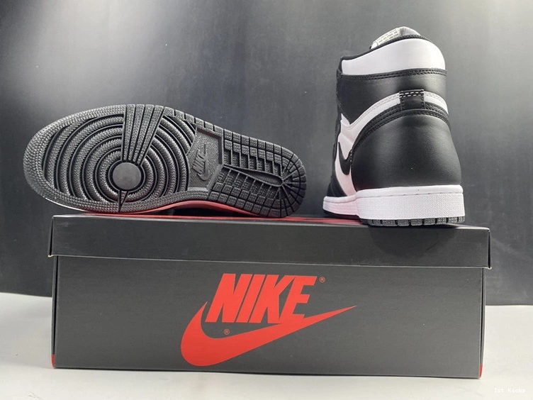 555088-010 White (2014) 1 Black Retro  Jordan 0208